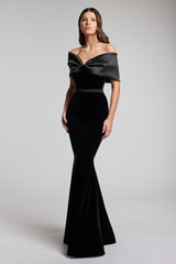 Rochie lunga din catifea cu trena Dark Star CA184