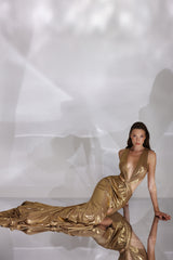 Rochie sirena de seara din lycra metalic, cu decolteu și trena Seraphina CA166