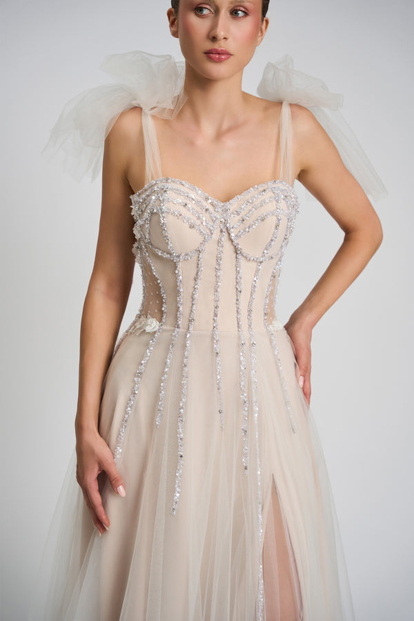 Rochie lunga confectionata din tul, cu broderie cu aplicatii 3D cusute manual CA1339