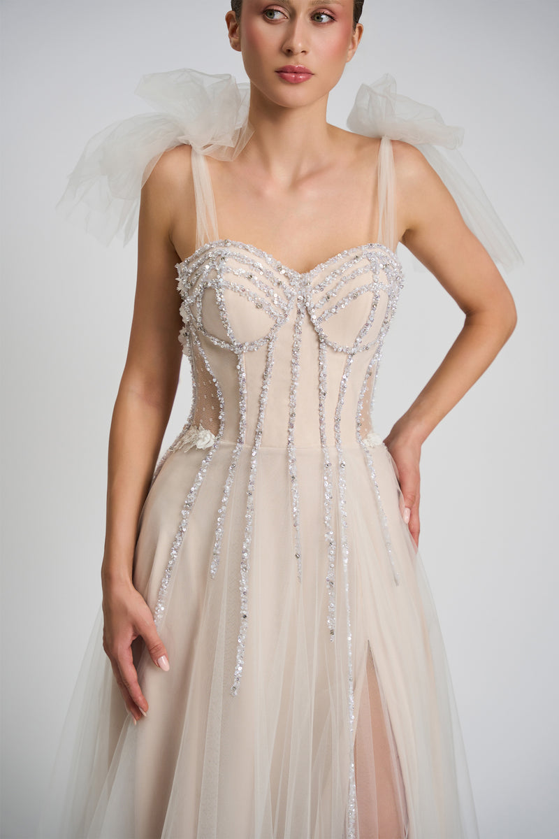 Rochie lunga confectionata din tul, cu broderie cu aplicatii 3D cusute manual CA1339