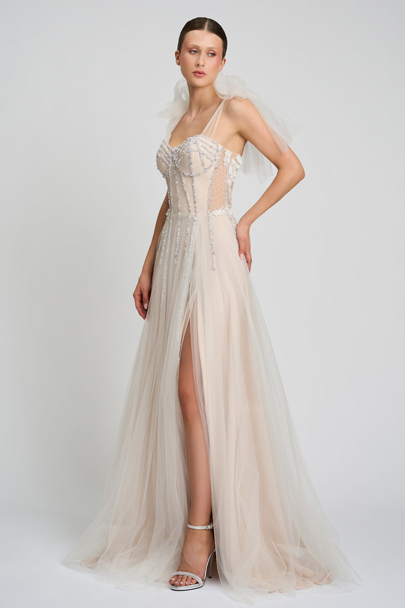 Rochie lunga confectionata din tul, cu broderie cu aplicatii 3D cusute manual CA1339